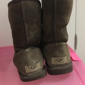 💕💕🎉SOLD💕💕🎉 Authentic Chocolate Brown Uggs